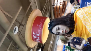 真‧偷拍神人!!在外國的超市也有專業的偷拍大師 2 真‧偷拍神人!!在外國的超市也有專業的偷拍大師 2