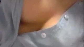 上班好無聊!沒穿胸罩的巨乳OL解開襯衫讓雙乳透透氣!兩點全露自揉:還拍了下 上班好無聊!沒穿胸罩的巨乳OL解開襯衫讓雙乳透透氣!兩點全露自揉:還拍了下