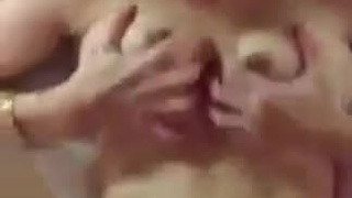 「快點過來啊」大奶正妹有夠色…一根小香腸也能督到她不要不要! 「快點過來啊」大奶正妹有夠色…一根小香腸也能督到她不要不要!