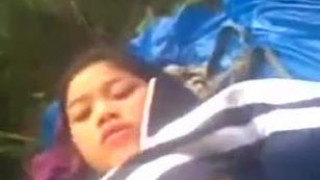 Video sốc về đôi bạn trẻ tuổi Việt Nam xoạc nhau