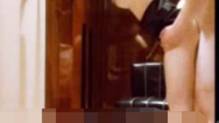 先在椅子上插一頓 到浴室床上在繼續操 先在椅子上插一頓 到浴室床上在繼續操