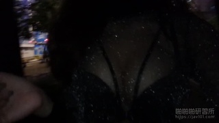 穿著暴露在路上遊走!所有路人盯著她的雙球看!乾脆露出小丁底下的秘密..4 穿著暴露在路上遊走!所有路人盯著她的雙球看!乾脆露出小丁底下的秘密..4