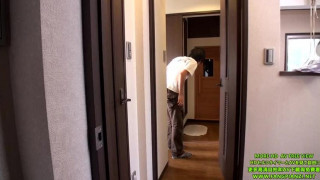 SW-179.友達の家に遊びに行ったらお姉さんとお母さんに勃起したことを見抜かれ優しく童貞喪失させられました SW-179.友達の家に遊びに行ったらお姉さんとお母さんに勃起したことを見抜かれ優しく童貞喪失させられました