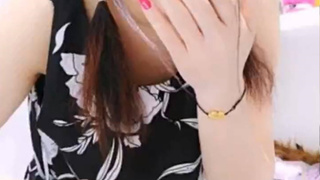 老闆娘顧店沒生意的時候大膽露bb直播推銷自己 老闆娘顧店沒生意的時候大膽露bb直播推銷自己