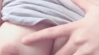 白皙嫩妹~邊看迷片露出超美胸器!圓潤飽滿好想咬一口(有影) 白皙嫩妹~邊看迷片露出超美胸器!圓潤飽滿好想咬一口(有影)