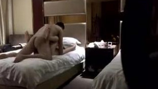 [偷拍露臉]「你愛不愛我啊？」跟熟女情人的肉體關係～對話好鹹濕，姿勢一直換（有影）