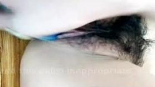 騷砲友的新影片,毛多到連內褲的遮不住!在家寂寞玩自拍(有影) 騷砲友的新影片,毛多到連內褲的遮不住!在家寂寞玩自拍(有影)