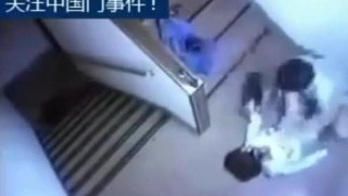 真實樓梯硬上OL~過程全被攝影機拍下!可怕慎入(有影) 真實樓梯硬上OL~過程全被攝影機拍下!可怕慎入(有影)