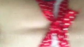 『好難受~可不可以等一下?』可愛女友一早只穿圍裙騎上來!自己插到受不了(有影) 『好難受~可不可以等一下?』可愛女友一早只穿圍裙騎上來!自己插到受不了(有影)