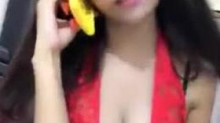 深溝奶妹~講電話還要往前傾!好想扒光她(有影) 深溝奶妹~講電話還要往前傾!好想扒光她(有影)