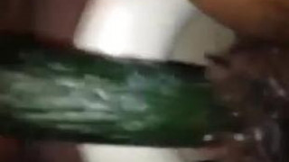 「廁所自拍」網友說要這麼長才給約~小黃瓜上面都是水(有影) 「廁所自拍」網友說要這麼長才給約~小黃瓜上面都是水(有影)