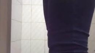 終於偷拍到我暗戀3年的班花上廁所! 終於偷拍到我暗戀3年的班花上廁所!