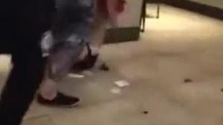 知名咖啡連鎖店內大老婆痛打狐狸精!奶子跑出來連內褲也想脫 知名咖啡連鎖店內大老婆痛打狐狸精!奶子跑出來連內褲也想脫