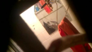 偷拍晚上睡不著去村里偷窺打工妹洗澡出出火 偷拍晚上睡不著去村里偷窺打工妹洗澡出出火