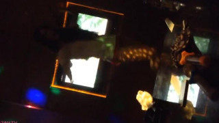 超嗨KTV在包房廂一邊K歌一邊啪啪 服務生突然闖進來嚇到尿都快噴了 超嗨KTV在包房廂一邊K歌一邊啪啪 服務生突然闖進來嚇到尿都快噴了