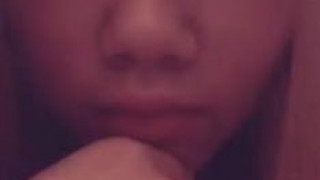 【線上影片】妹妹大玩大尺度裸聊直播,準備脫光露鮑魚被媽媽撞見! 【線上影片】妹妹大玩大尺度裸聊直播,準備脫光露鮑魚被媽媽撞見!