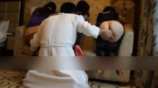 三对夫妻驱车千里来相会聚会前三位夫人争艳展示身材 三对夫妻驱车千里来相会聚会前三位夫人争艳展示身材