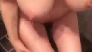 百貨公司也要玩,大乳見客全裸自摸~聽著外面聲音!下面分泌更多水(有影) 百貨公司也要玩,大乳見客全裸自摸~聽著外面聲音!下面分泌更多水(有影)