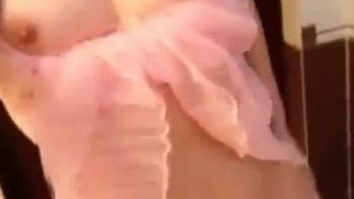 超美水蛇腰服務生,粉紅薄紗露出粉紅小點~超心動想含住不放阿!(有影) 超美水蛇腰服務生,粉紅薄紗露出粉紅小點~超心動想含住不放阿!(有影)