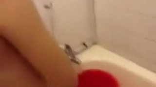 [自拍露臉]分享大學前女友洗澡影片～壞男友讓別人欣賞出浴美照！（有影）