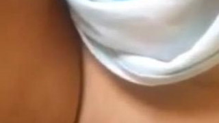 無毛妹自慰插到水流不止 無毛妹自慰插到水流不止