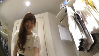 真‧偷拍神人!!假裝詢問熱心的店員 ,其實是想偷看內褲是甚麼花樣 16 真‧偷拍神人!!假裝詢問熱心的店員 ,其實是想偷看內褲是甚麼花樣 16