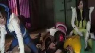 3人組の痴女レイヤーが男を交換し合いながら搾精する! 3人組の痴女レイヤーが男を交換し合いながら搾精する!