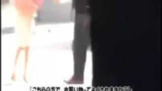 超絶美人セレブ奥様が謝礼で口説き落とされて他人棒に寝取られちゃいます! 超絶美人セレブ奥様が謝礼で口説き落とされて他人棒に寝取られちゃいます!