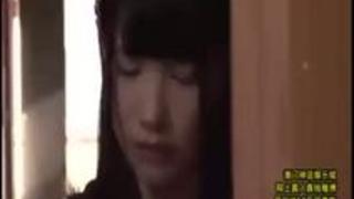 親が留守中に訪ねてきた工事業者に犯され膣内射精で痙攣が止まらないパイパンJK 親が留守中に訪ねてきた工事業者に犯され膣内射精で痙攣が止まらないパイパンJK