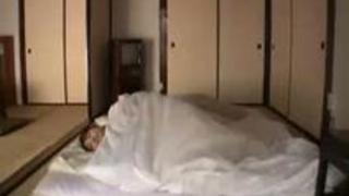 ガタイがデカいデブポチャ熟女妻とガリガリチビおじさんな旦那さんの夫婦の営みがなんか変な感じになってますw ガタイがデカいデブポチャ熟女妻とガリガリチビおじさんな旦那さんの夫婦の営みがなんか変な感じになってますw