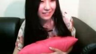 オツムの弱そうなギャルが恥じらいながらもオナニーを魅せ付ける! オツムの弱そうなギャルが恥じらいながらもオナニーを魅せ付ける!