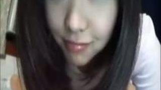 JCっぽい素人娘が愛液を垂らしながら自慰行為を見せつける!すげぇエロいんだけど JCっぽい素人娘が愛液を垂らしながら自慰行為を見せつける!すげぇエロいんだけど