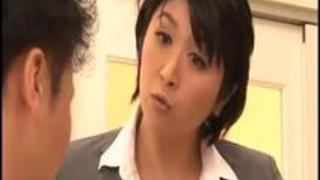 我慢汁を漏らしギン立ちしてるペニスを焦らしながら寸止めパイズリ責め 我慢汁を漏らしギン立ちしてるペニスを焦らしながら寸止めパイズリ責め