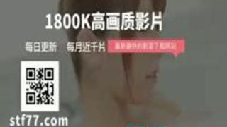 彼氏の目の前で彼女が巨乳 彼氏の目の前で彼女が巨乳