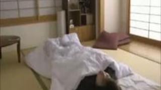 【フェラチオ】寝起きの彼女が即座にフェラ!?主観目線で…