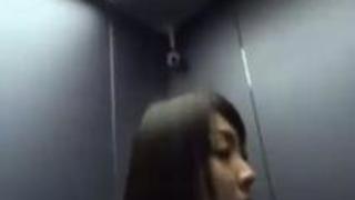 《人妻,個人撮影》公衆トイレで調教済み人妻が「しゃぶりたいです・・・」イラマチオで喉奥を犯す素人のエロ動画がヤバい 《人妻,個人撮影》公衆トイレで調教済み人妻が「しゃぶりたいです・・・」イラマチオで喉奥を犯す素人のエロ動画がヤバい