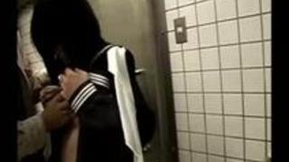 真面目そうな制服美少女 pee女子高生 揉まれが汚い公衆トイレでおじさんといかがわしい行為 真面目そうな制服美少女 pee女子高生 揉まれが汚い公衆トイレでおじさんといかがわしい行為