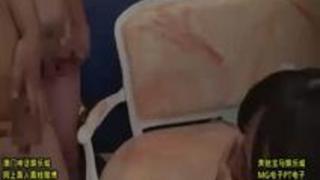 【エロ動画】チンコに囲まれてざーめんぶっかけられているハーフの女の子 【エロ動画】チンコに囲まれてざーめんぶっかけられているハーフの女の子