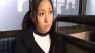 バスに乗っていたら目の前にノリのよさそうな不良JKがいたのでチンコをしごかせましたwww バスに乗っていたら目の前にノリのよさそうな不良JKがいたのでチンコをしごかせましたwww