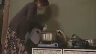 【黒木小夜子】一人寂しくオナニーしてるアパートの独身熟女に救世主が!!【ヘンリー塚本】 【黒木小夜子】一人寂しくオナニーしてるアパートの独身熟女に救世主が!!【ヘンリー塚本】