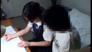 大学生の家庭教師の先生の言いなりでキスしちゃうバカなJKですwww 大学生の家庭教師の先生の言いなりでキスしちゃうバカなJKですwww