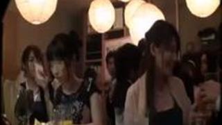 結婚式の二次会で婚活に焦ってい�... 結婚式の二次会で婚活に焦ってい�...