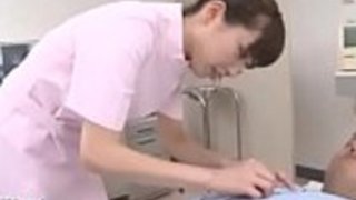 日本の毛深い看護婦は彼女の患者を性交させる - More at Elitejavhd.com 日本の毛深い看護婦は彼女の患者を性交させる - More at Elitejavhd.com