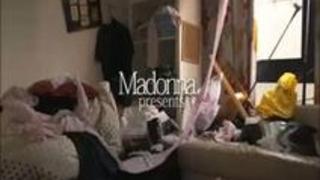 タイトスカートを穿かされて…。 タイトスカートを穿かされて…。