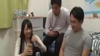 ソソる友達の妹と家飲み会でこっ�... ソソる友達の妹と家飲み会でこっ�...