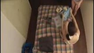 逃げ場のない、自宅で 逃げ場のない、自宅で