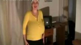 ダイエットに励むムチムチ豊満お姉さんが爆乳ポロリ! ダイエットに励むムチムチ豊満お姉さんが爆乳ポロリ!