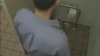 公共の便所で他人妻を激しく突きたて思いっきり昇天させるオヤジ! 公共の便所で他人妻を激しく突きたて思いっきり昇天させるオヤジ!