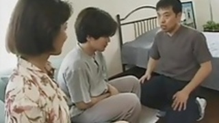 成熟した日本の女性は、若い男の子にそれをする方法を教えて 成熟した日本の女性は、若い男の子にそれをする方法を教えて