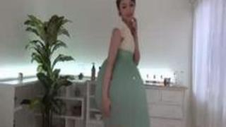 興奮して勃起させてるみたいだけど 絶対脱いであげない。 着衣痴女のHな誘惑 桜井あゆ 興奮して勃起させてるみたいだけど 絶対脱いであげない。 着衣痴女のHな誘惑 桜井あゆ